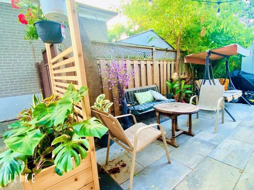 Sunrise Tree Guest house Bed and Breakfast in Toronto