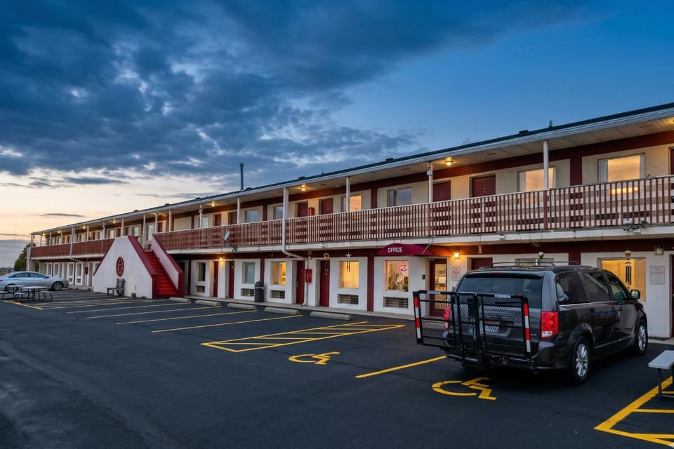 Lake Erie Lodge Oregon OH Hotel in Jerusalem Township