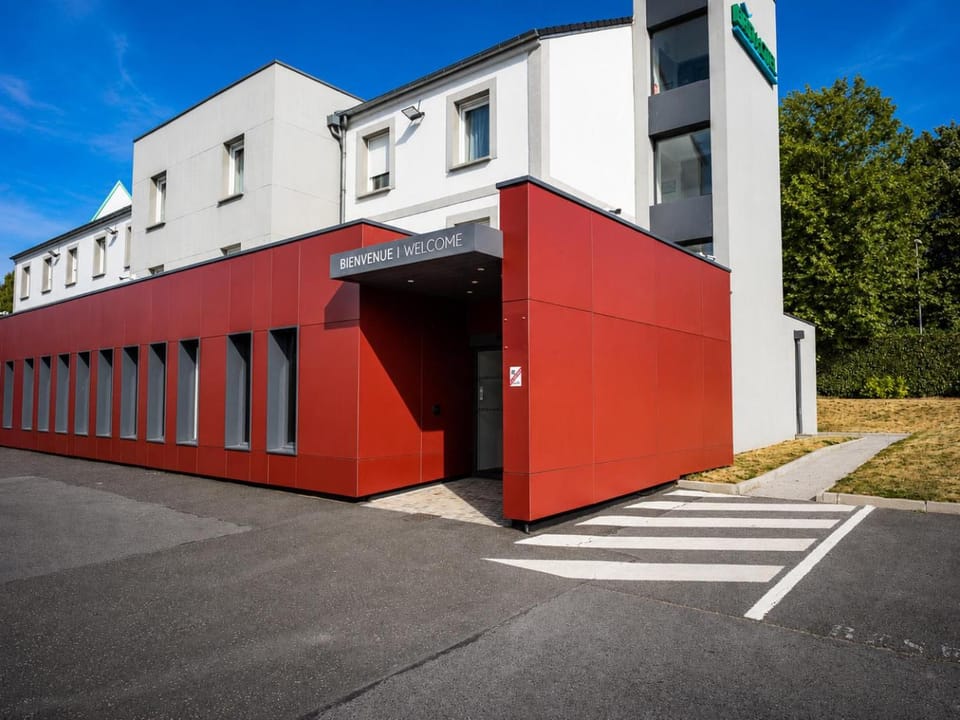 BRIT HOTEL CONFORT Roissy Saint-Witz Hotel in Île-de-France