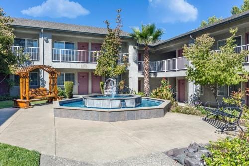 Creekside Inn & Suites Hotel in Willits
