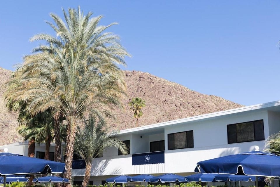 Holiday House Hotel in Palm Springs