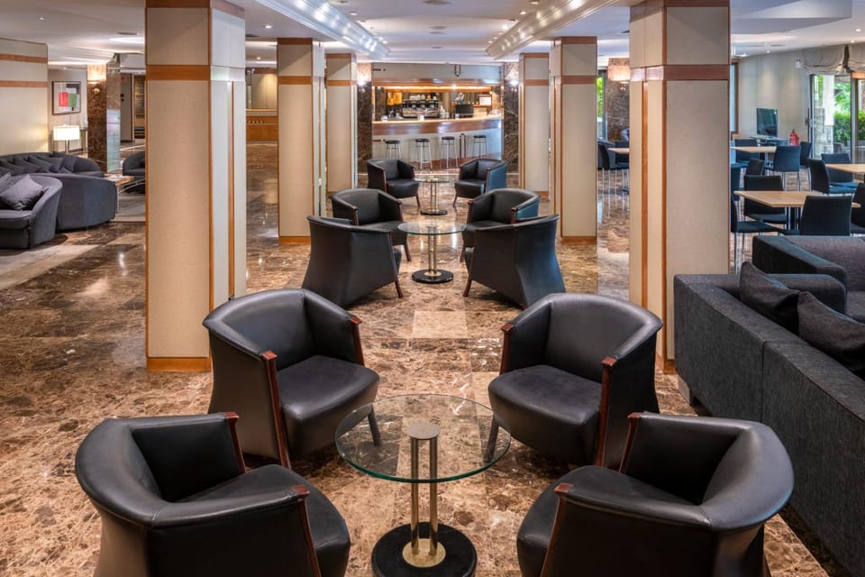 Shared lounge/TV area