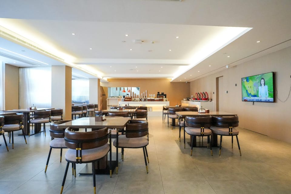 Haikou Feilun Hotel (Longhu Tianjie, East High-Speed Railway Station Branch) Hotel in Hainan