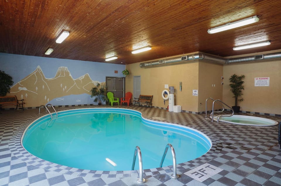 EasyStay Inn & Suites Fernie Hotel in Fernie