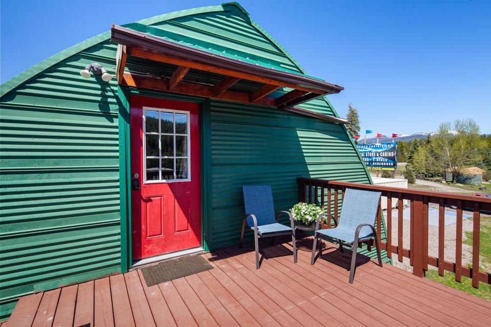 Sky Eco - Cabins & Studios Lodge in Glacier National Park