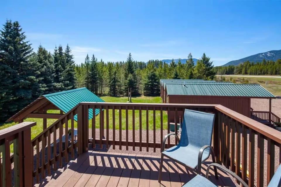 Sky Eco - Cabins & Studios Lodge in Glacier National Park