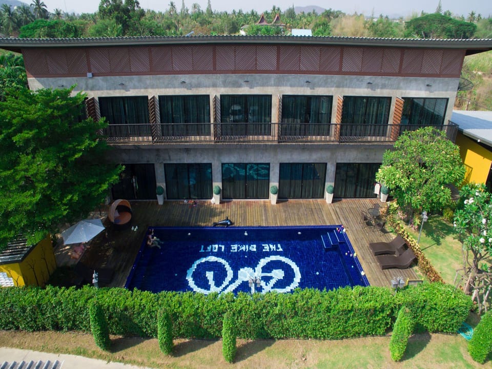 Swimming pool