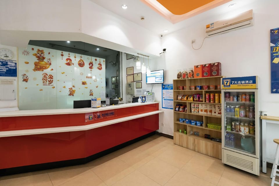 7 Days Inn Jiangmen Wuyi University Diwang Plaza Hotel in Guangzhou