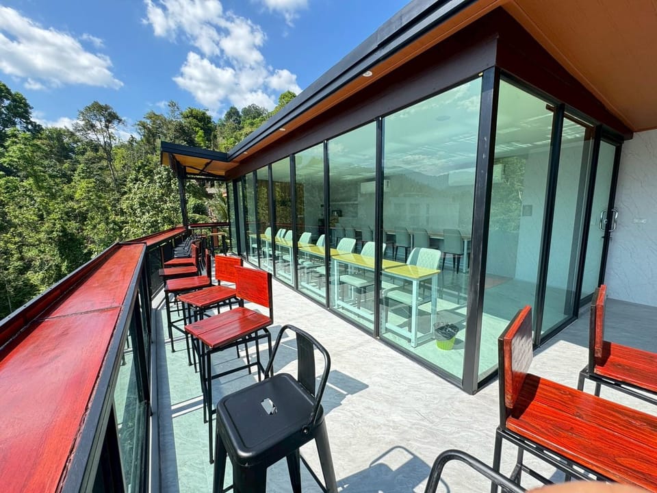 ในอ้อมกอดเขา โฮมสเตย์ Inn in Thailand