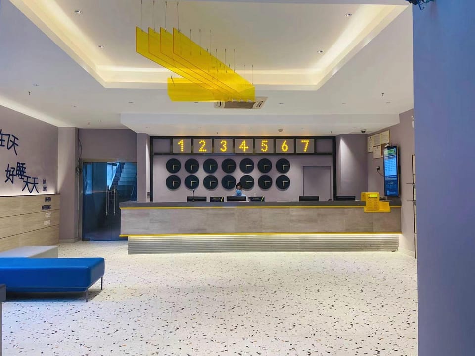 7 Days Inn Guangzhou South Station Chimelong Qifu Xincun Hotel in Guangzhou