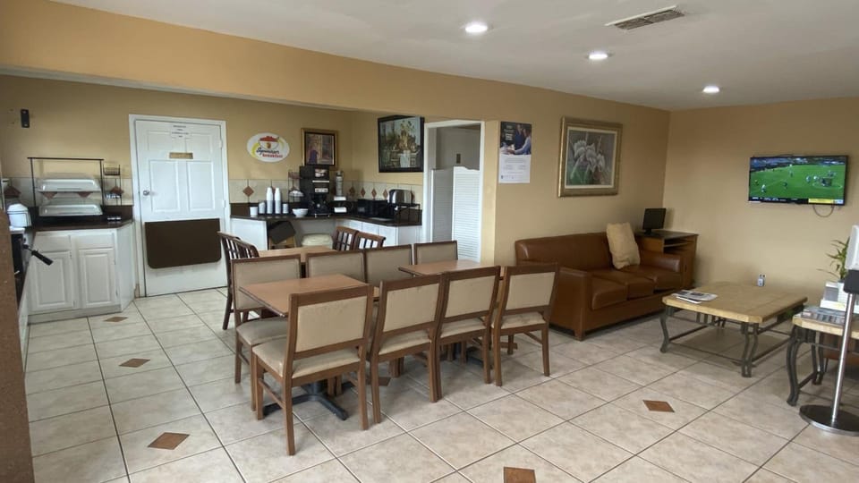 Super 8 by Wyndham Decatur Texas Hotel in Decatur