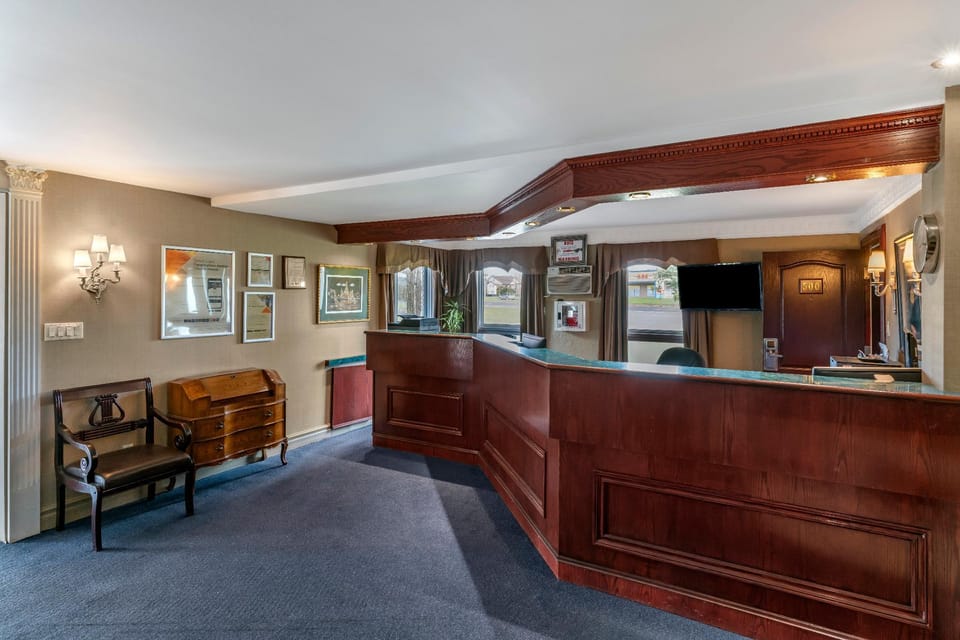 Econo Lodge Hotel in Brossard