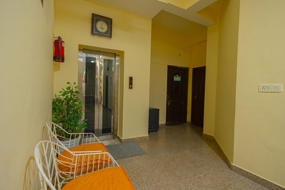 11 Flowers Hotel in Uttar Pradesh
