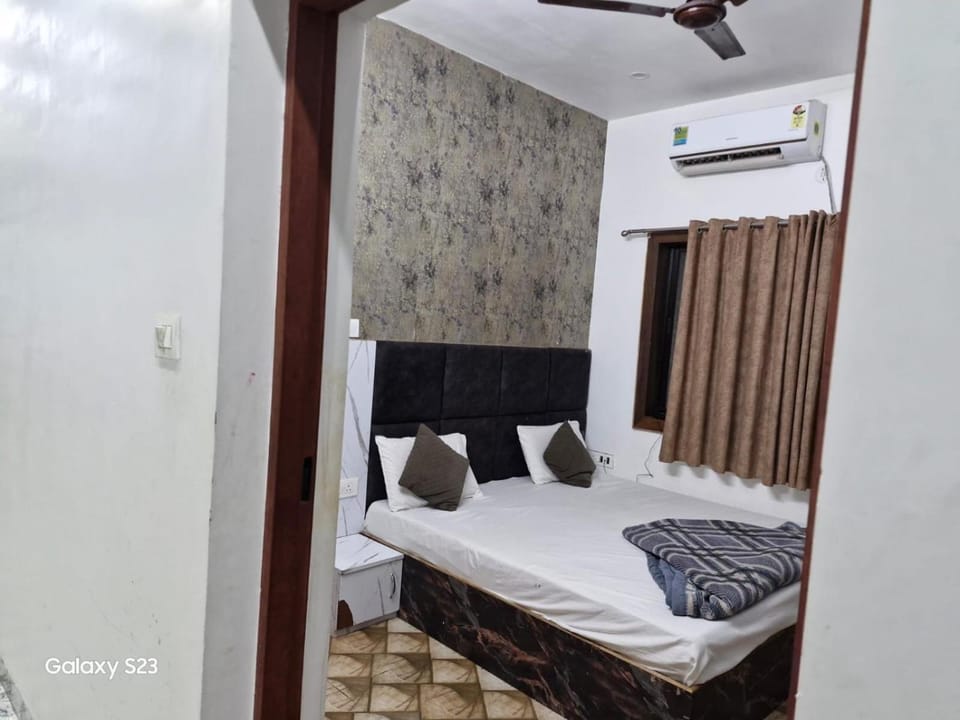 Shri Krishna Niwas Hotel in Uttar Pradesh