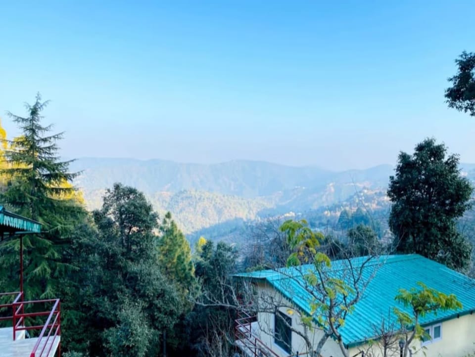 Hotel Way Wood Resort in Uttarakhand