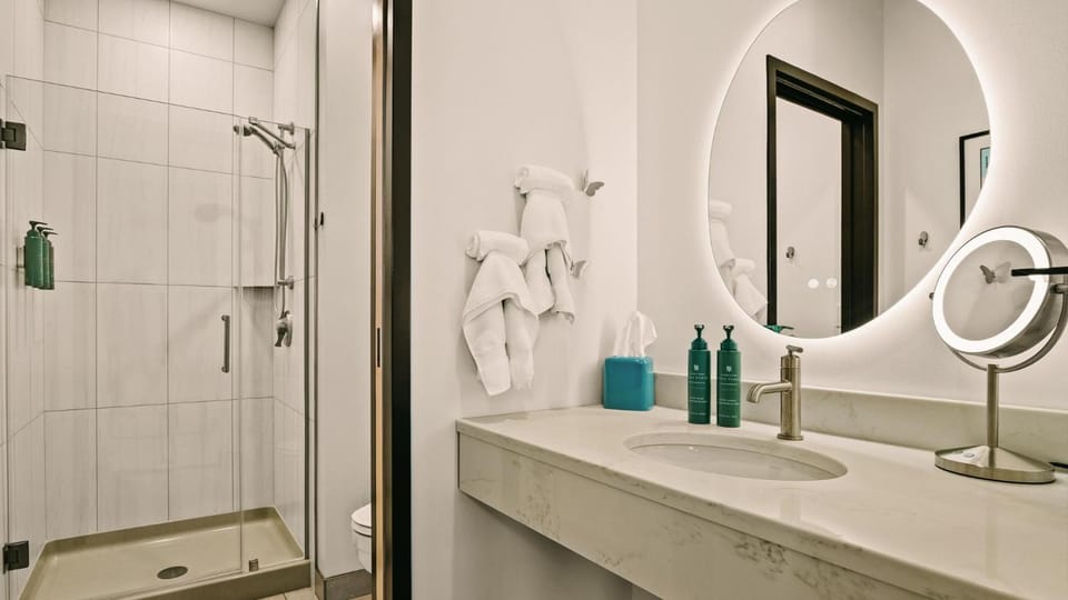 Violet Inn, Lounge & Spa Hotel in Two Rivers