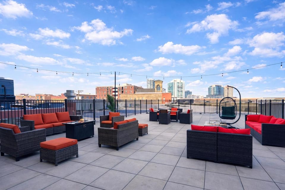 McCormick Suites by Slumber Stay Hotel in South Loop