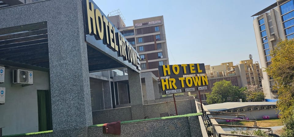 Hotel HR Town Hotel in Gandhinagar