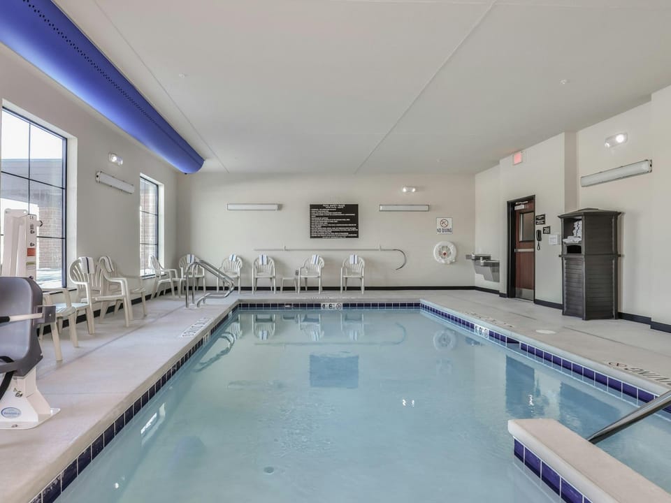 Cobblestone Hotel & Suites - Bay Minnette Hotel in Alabama