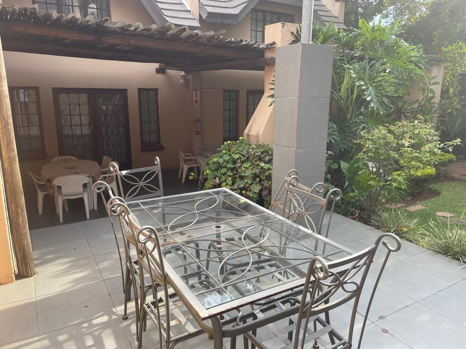 Lalakamnandi Guesthouse Bed and Breakfast in Pretoria