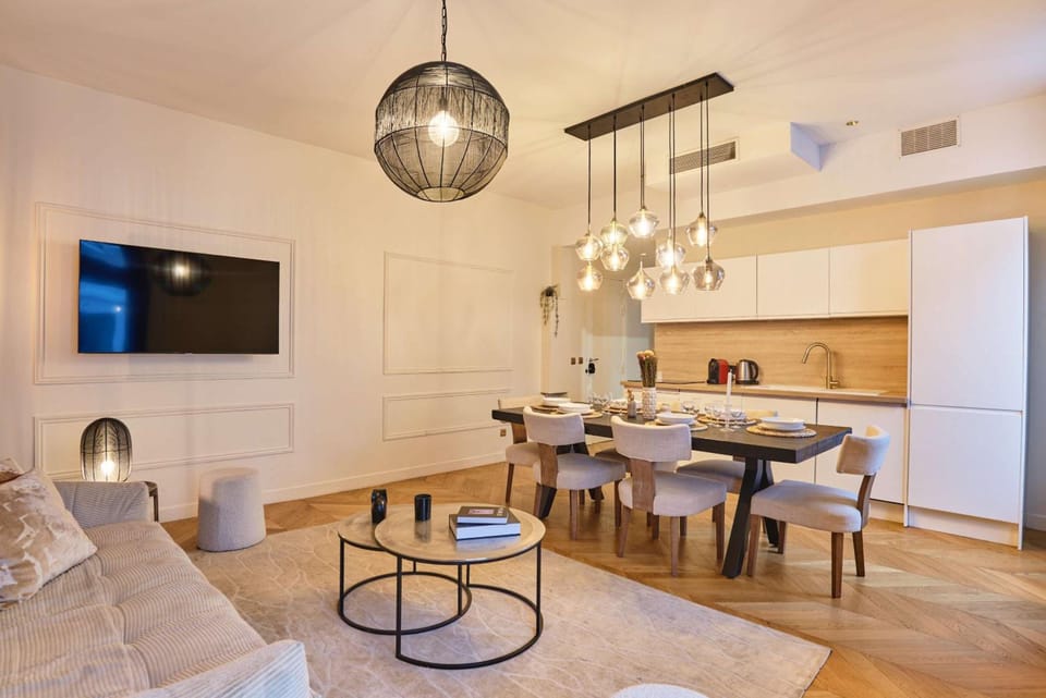 Superb Apartment Terrace Champs Elysees Hotel in Paris