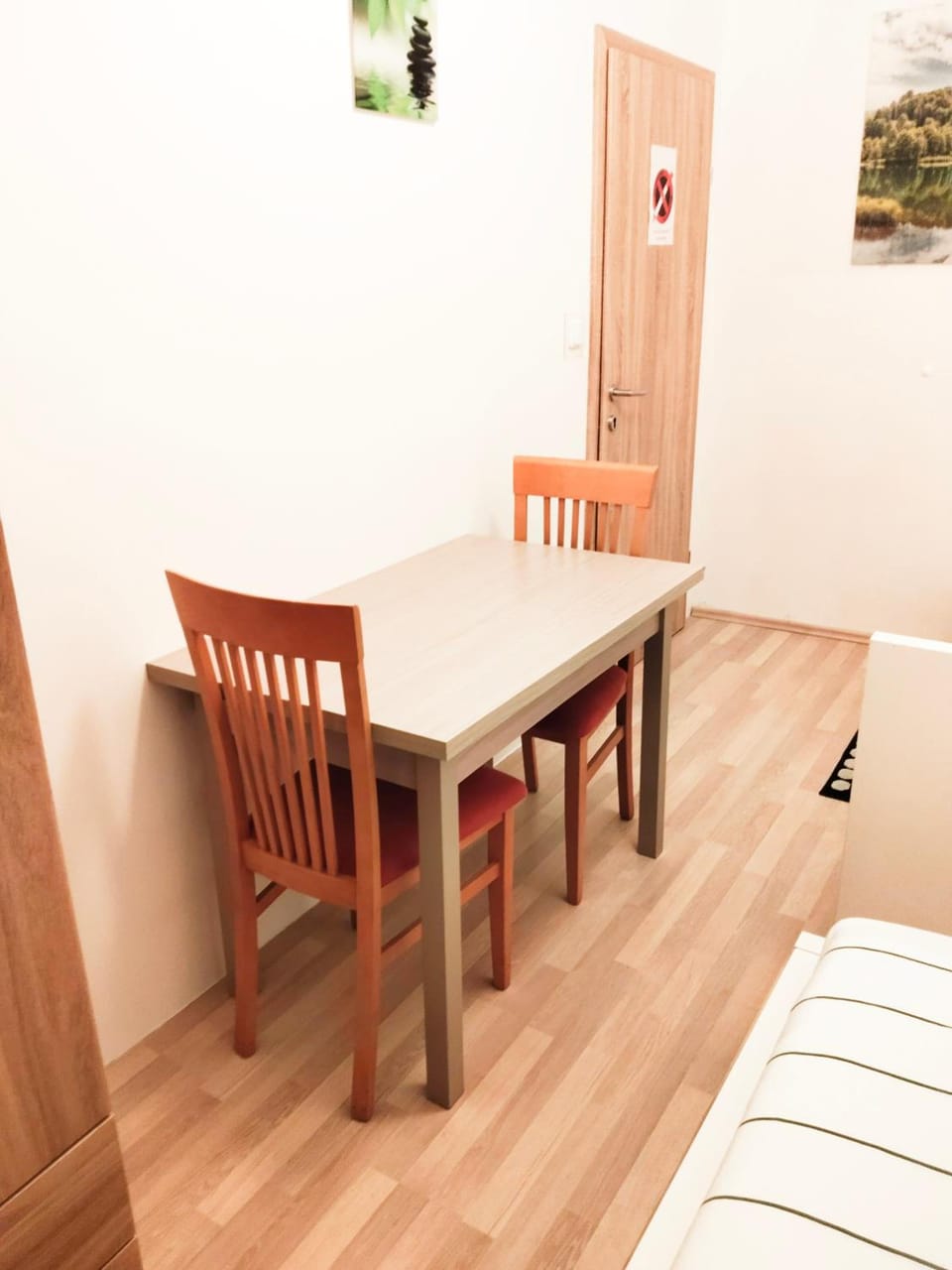 FAVORIT-ROOMS ,direct Metro connection U1 to Centralstation-Airport and City-Center Hostel in Vienna