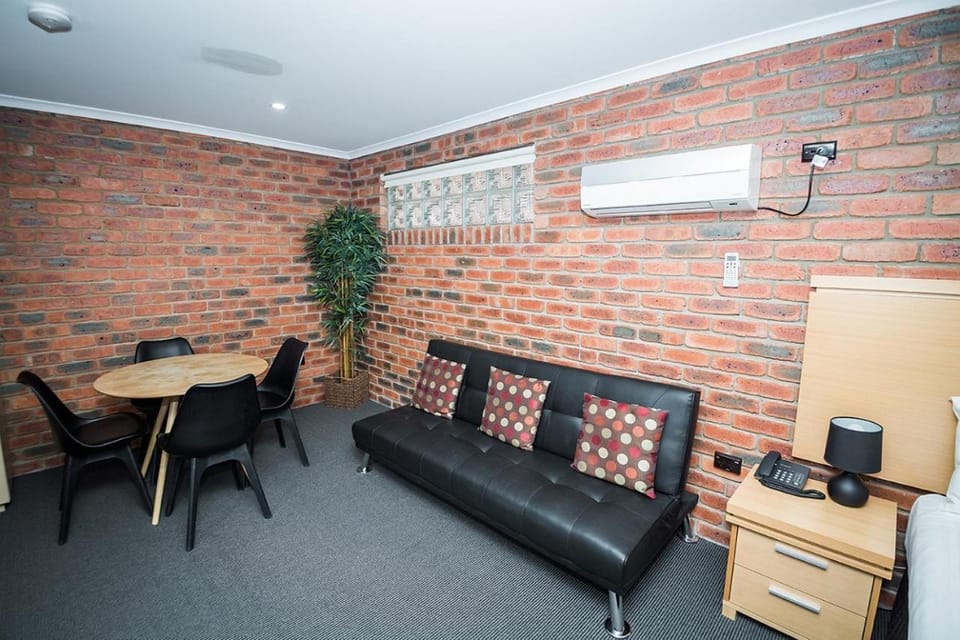 Australian Settlers Motor Inn Motel in Swan Hill