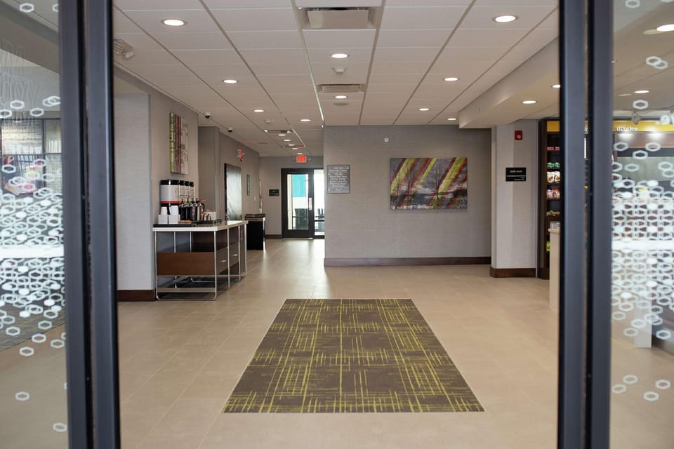 Hampton Inn & Suites by Hilton Dundee Hotel in Ohio