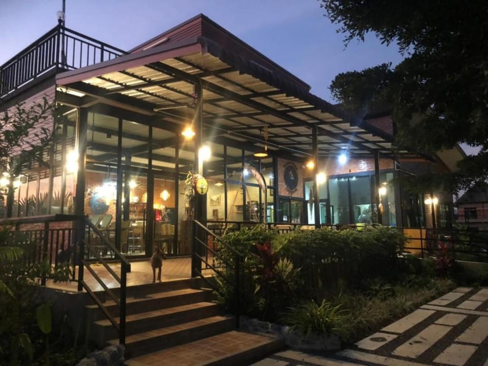 Parichat house Resort in Laos