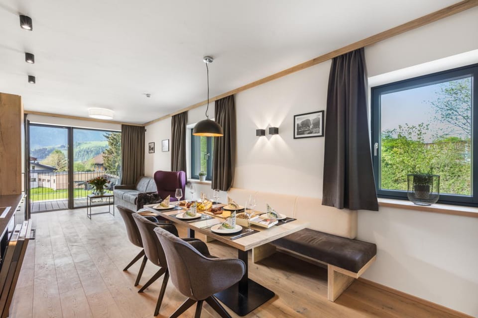 Emma Deluxe Aparthotel direkt beim Skibus ganzjahrig beheizter Außenpool Hotel in Piesendorf
