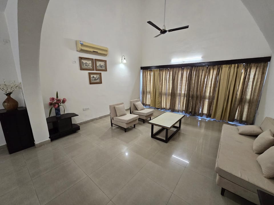 Shared lounge/TV area