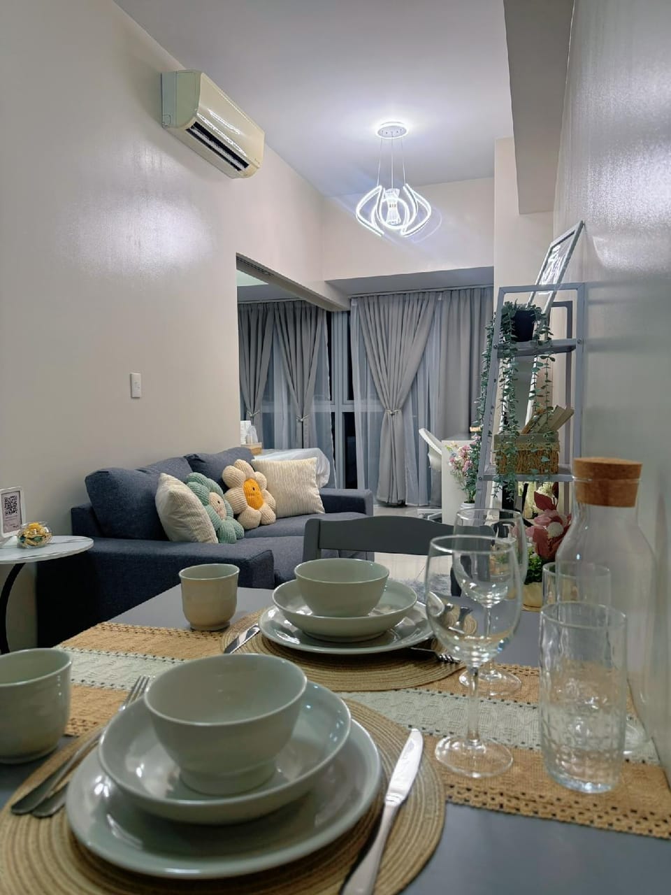 Uptown Parksuites Tower 2 -BGC Hotel in Makati