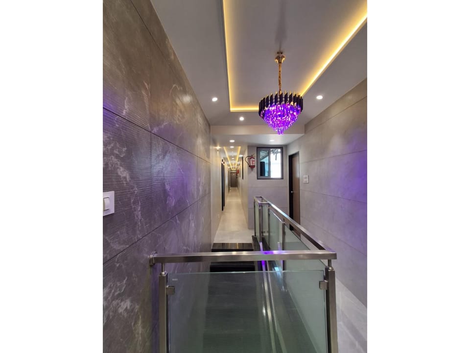 LE Glance Rooms & Dormitory Hotel in Mumbai