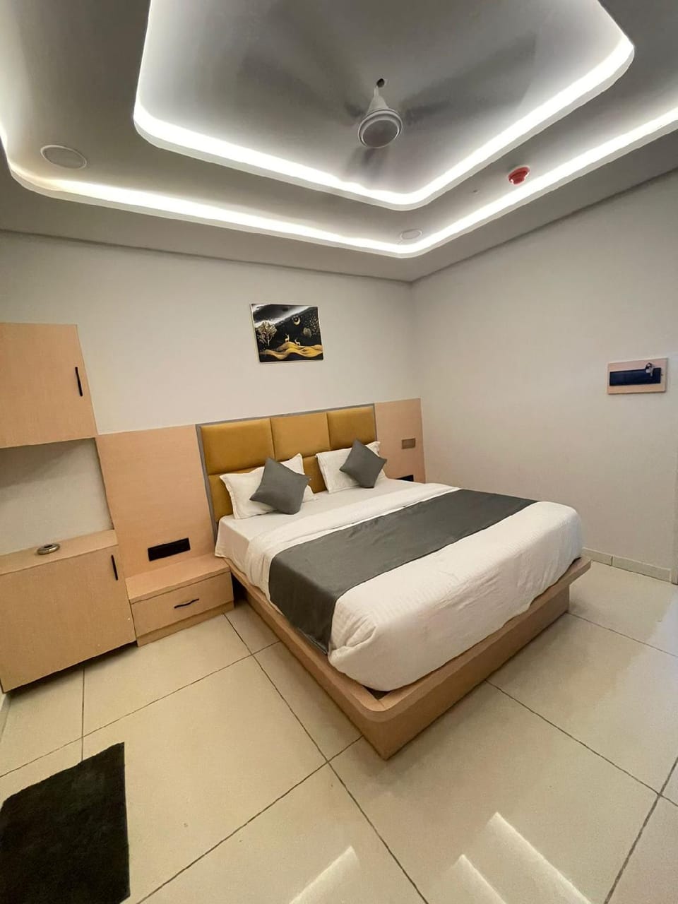 HOTEL HILLS Hotel in Ahmedabad