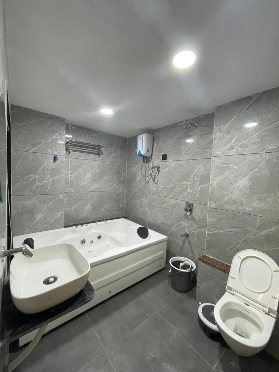 HOTEL HILLS Hotel in Ahmedabad