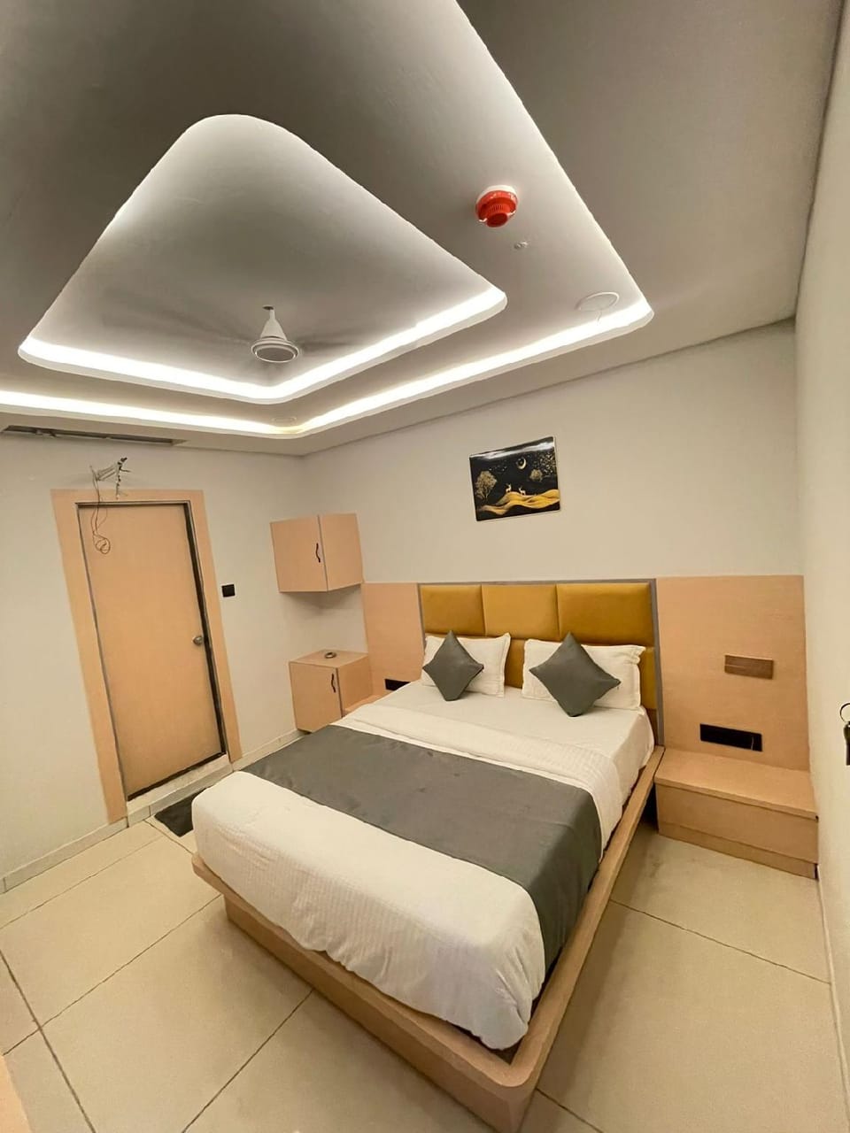 HOTEL HILLS Hotel in Ahmedabad