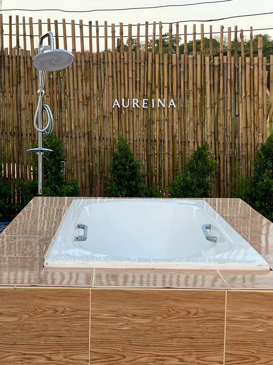 Bathtub