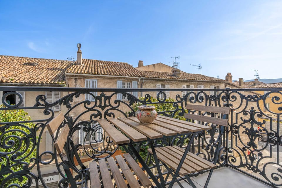 Elegant apartment - AC- 1BR-3P - Cogolin Hotel in Cogolin