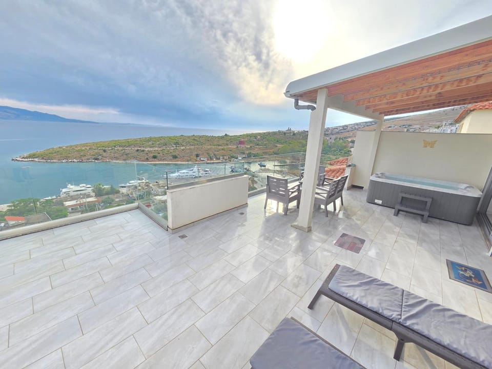 Elite Sea View Jacuzzi Penthouses Apartment hotel in Sarandë