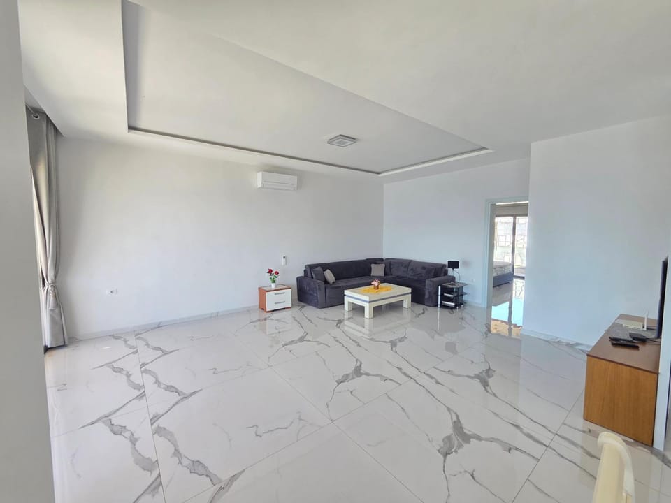Elite Sea View Jacuzzi Penthouses Apartment hotel in Sarandë