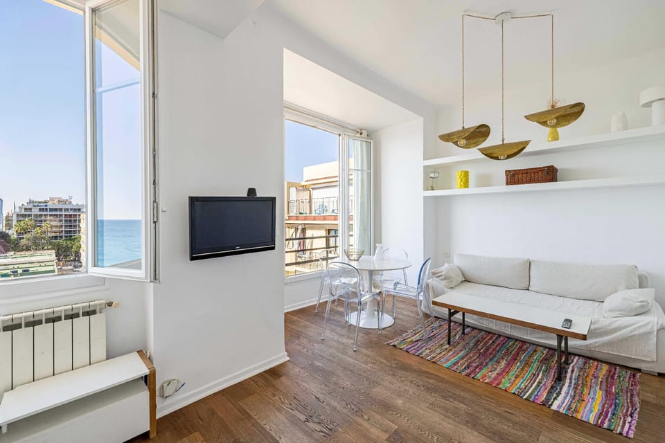 Air-conditioned Seafront Apartment – Nice Hotel in Nice