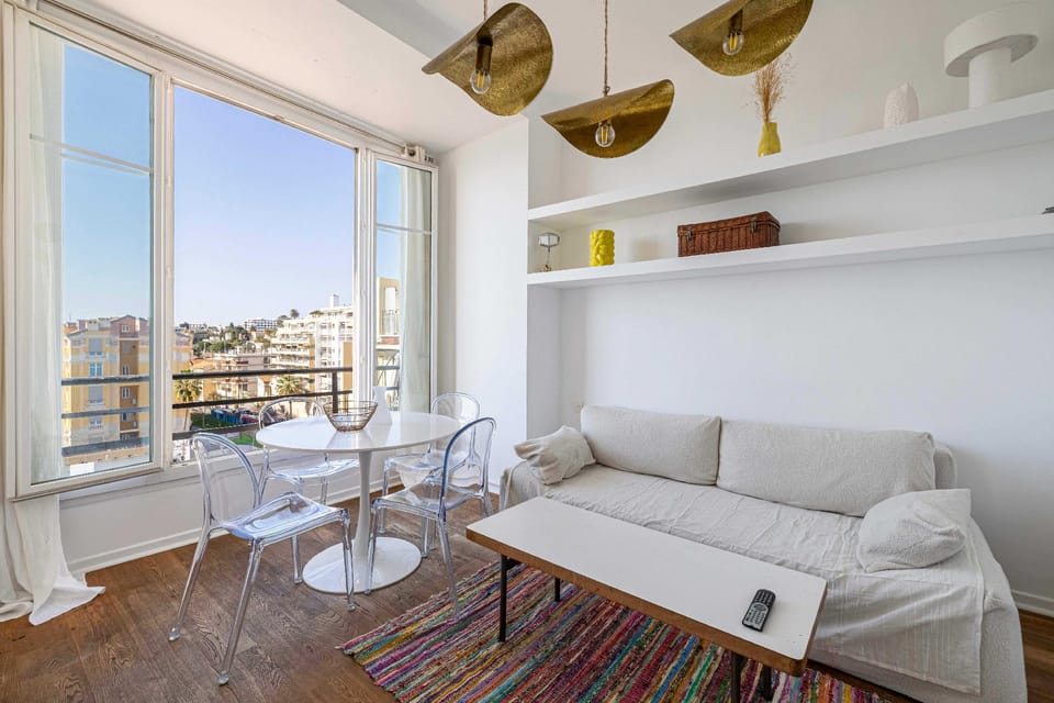 Air-conditioned Seafront Apartment – Nice Hotel in Nice
