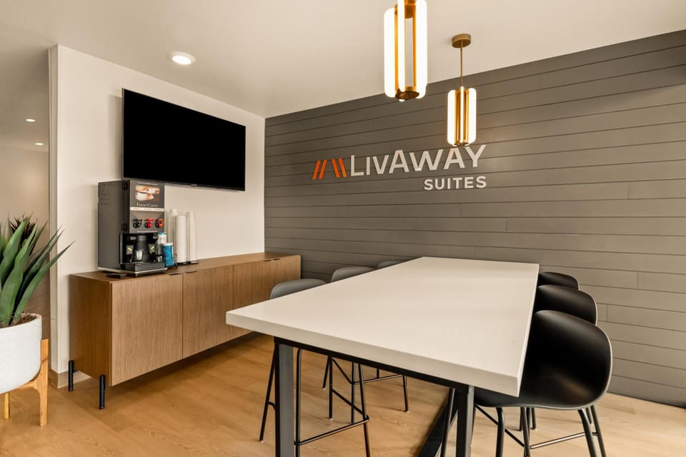 Shared lounge/TV area