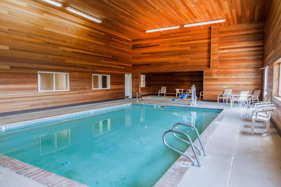 Rodeway Inn & Suites Hotel in Willamette Valley