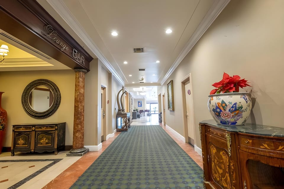 Howard Johnson by Wyndham Fullerton/Anaheim Conference Cntr Hotel in Fullerton