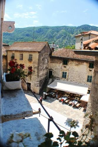 Apartments Popovic Hotel in Kotor