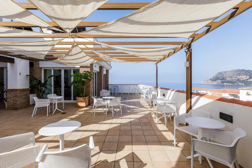 Hotel Almijara - Mares Hotel in La Herradura