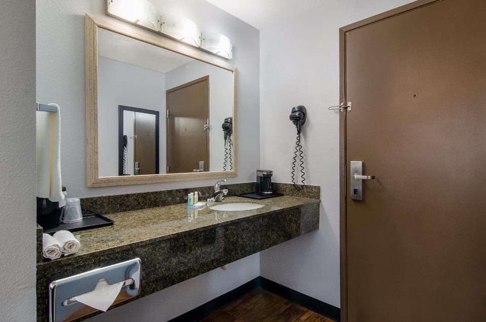 Quality Inn and Suites Hotel in Silverdale