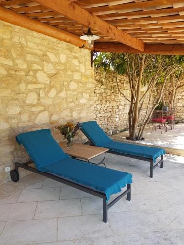 Les Nefliers chambre d'hotes Hotel in Provence-Alpes-Côte d'Azur