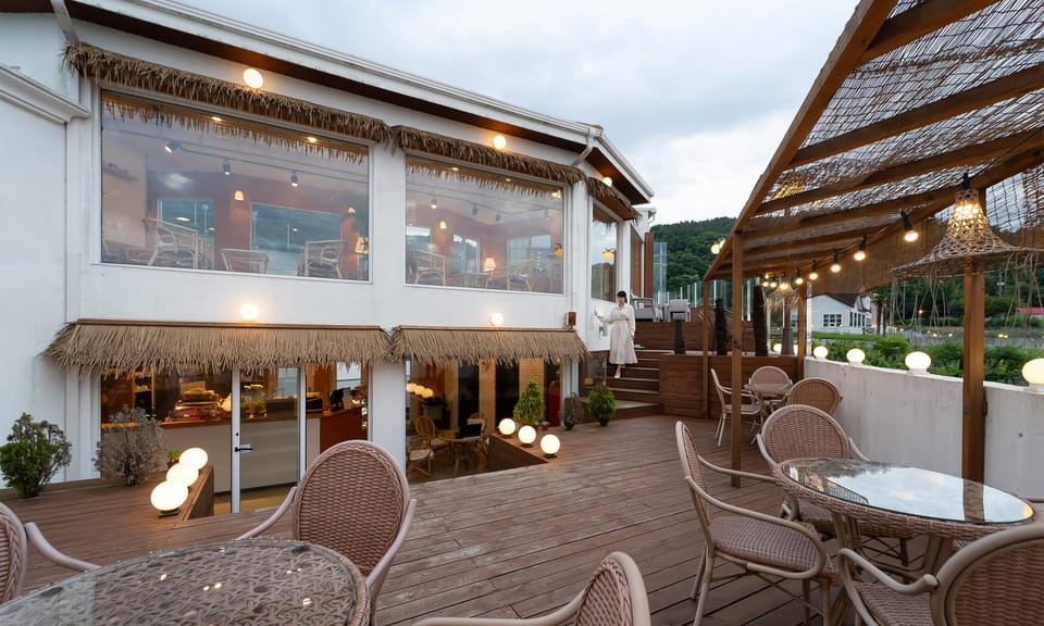 Sacheon J House Pool Villa Hotel in South Korea